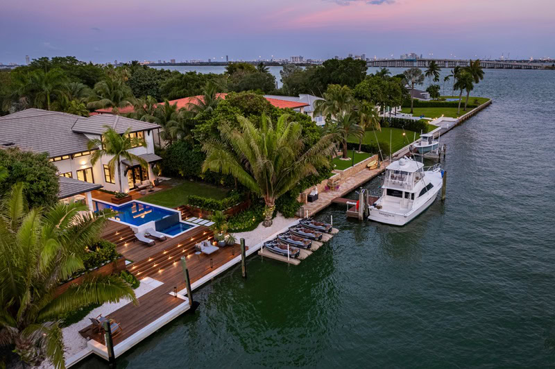 Luxury Waterfront Living: What to Look for When Buying Ocean or Bay Properties